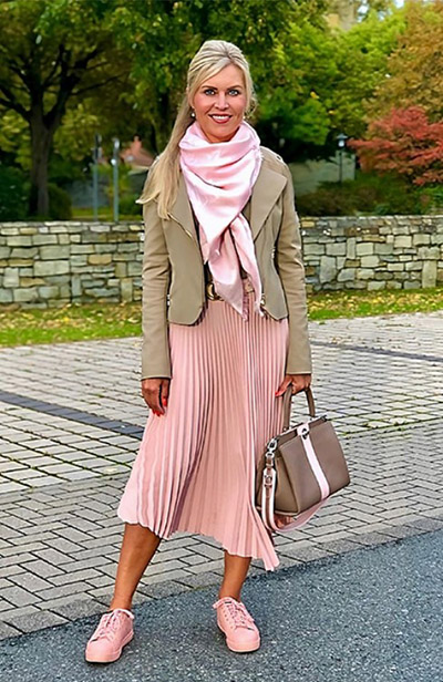 Reverse-Y-shaped coordination with pink flared skirt